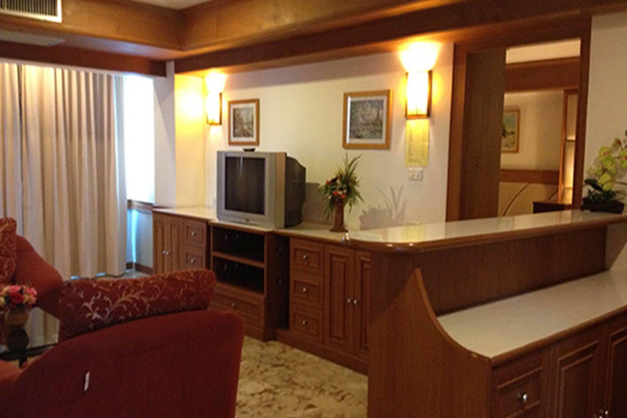 Raya Grand Hotel Nakhonratchasima Екстериор снимка