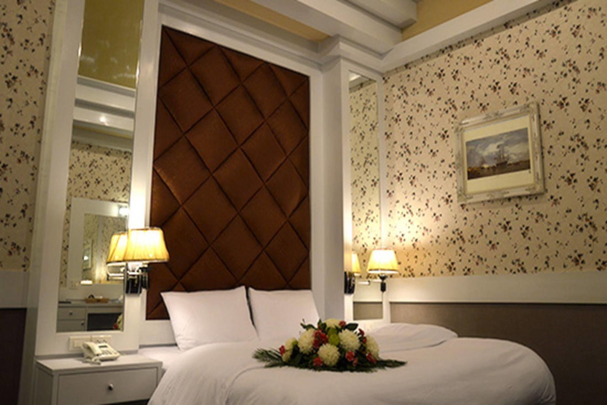 Raya Grand Hotel Nakhonratchasima Екстериор снимка