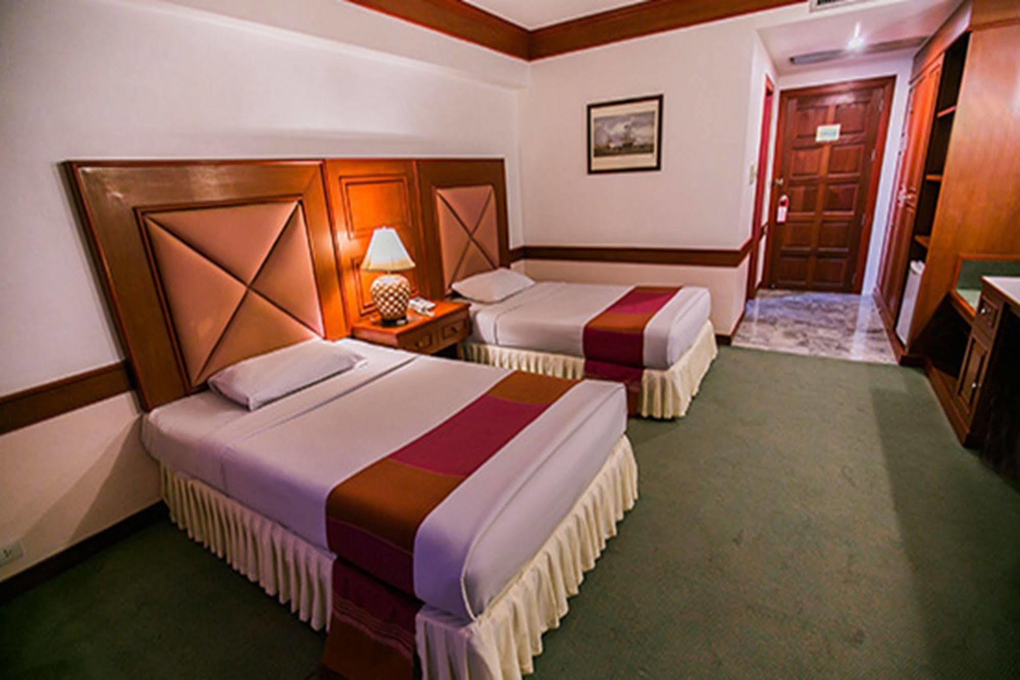 Raya Grand Hotel Nakhonratchasima Екстериор снимка