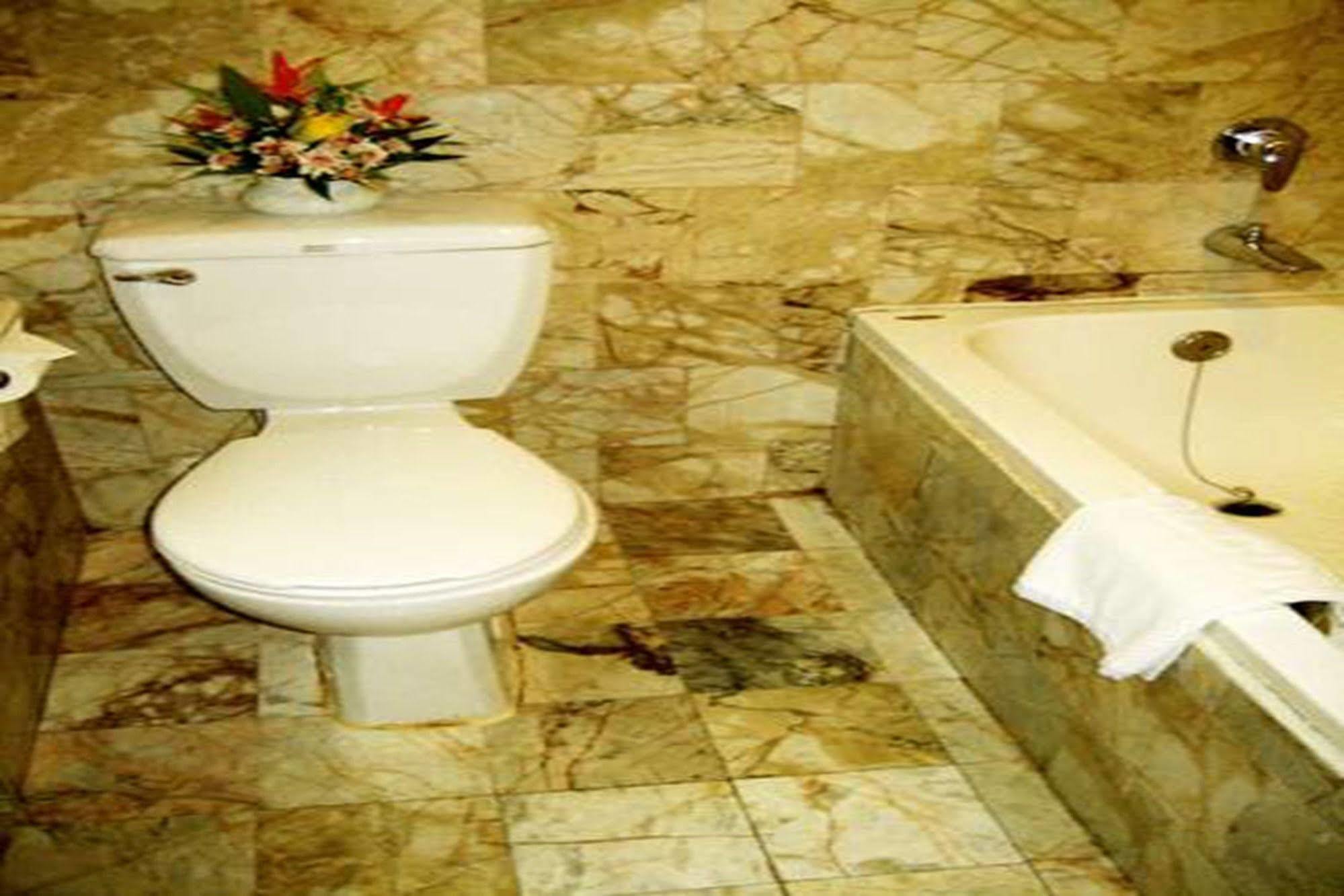 Raya Grand Hotel Nakhonratchasima Екстериор снимка