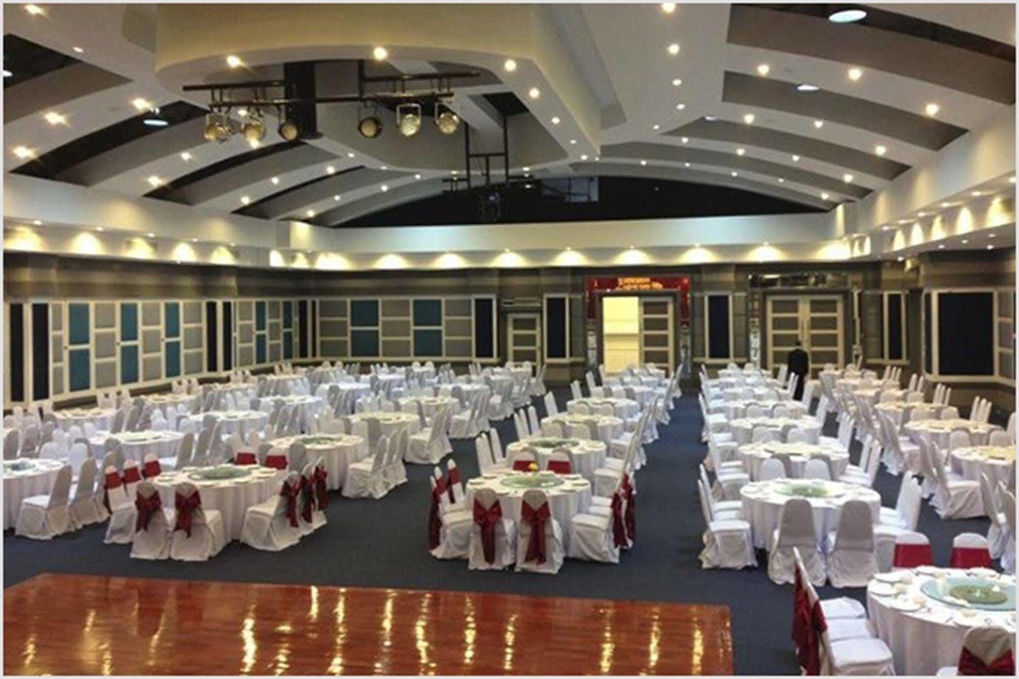 Raya Grand Hotel Nakhonratchasima Екстериор снимка
