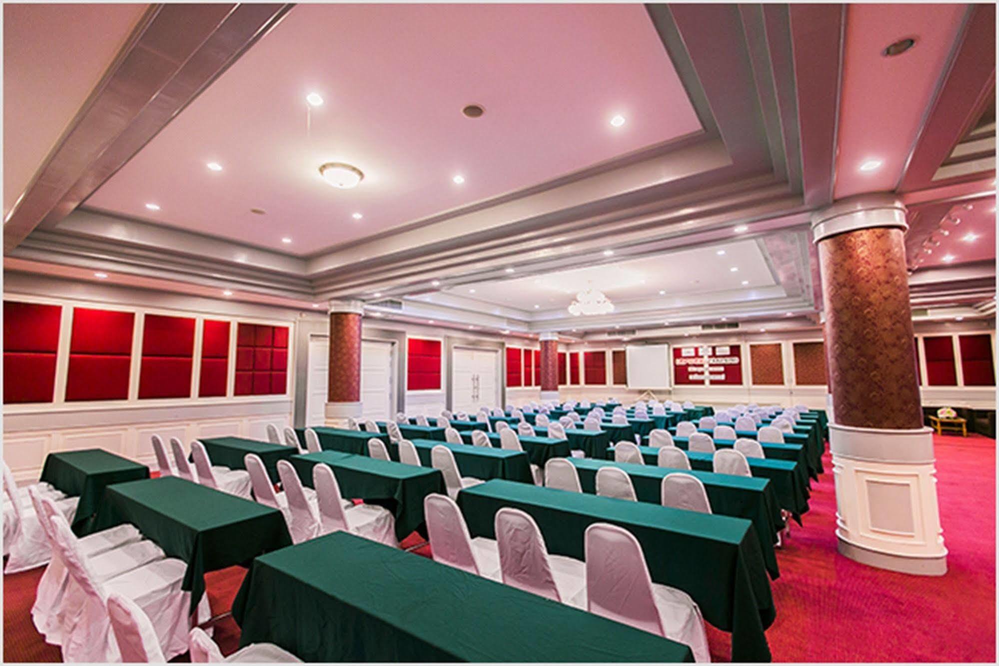 Raya Grand Hotel Nakhonratchasima Екстериор снимка