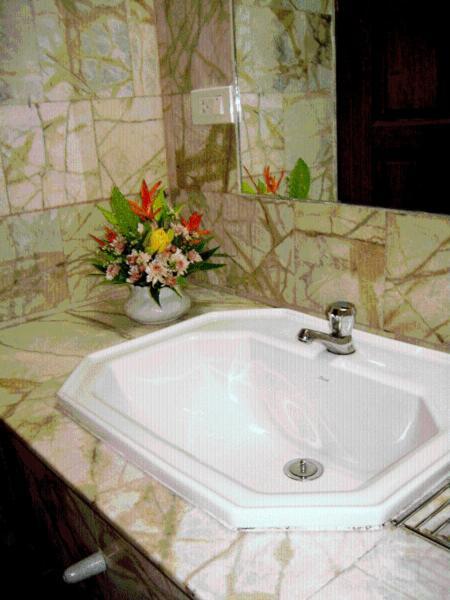 Raya Grand Hotel Nakhonratchasima Стая снимка