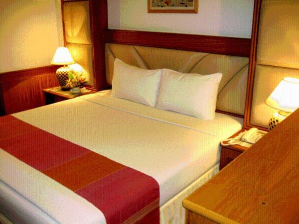 Raya Grand Hotel Nakhonratchasima Стая снимка